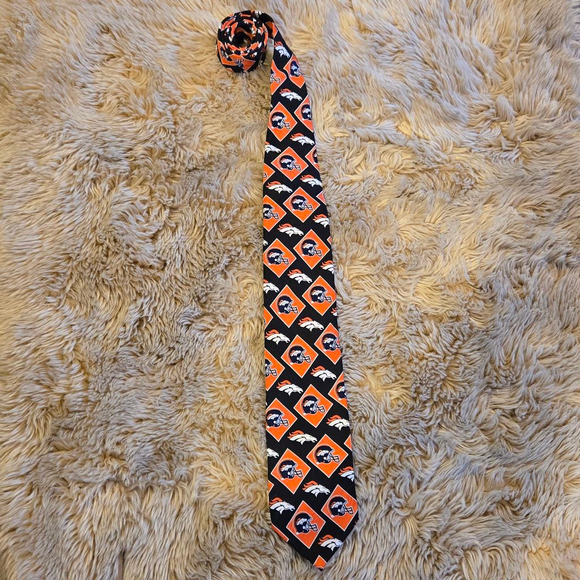 Vintage 100% Silk Denver Broncos Logo Men's Tie Orange Black White Navy NFL - Picture 2 of 4